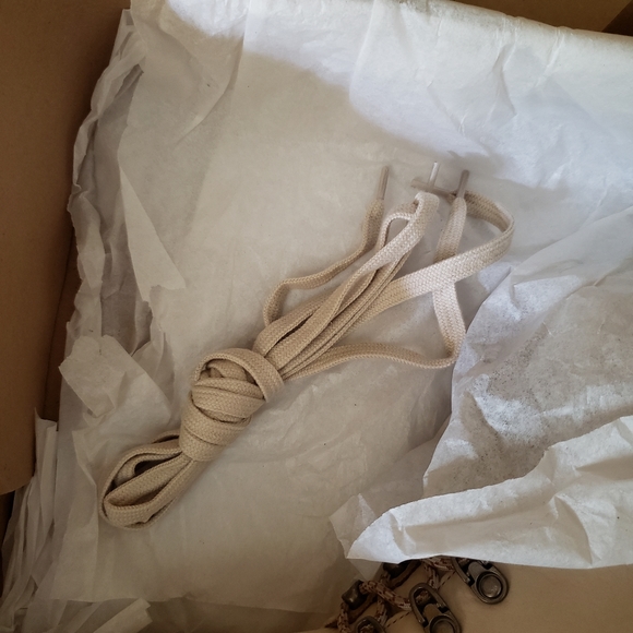 NIB Frye Samantha Hiker in Ivory Nubuck Leather - Picture 13 of 13